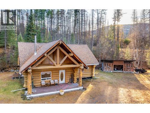 7349 Majestic Road, Kingsgate, BC - Outdoor