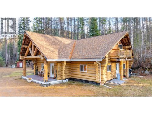 7349 Majestic Road, Kingsgate, BC - Outdoor