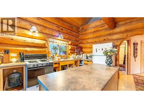 7349 Majestic Road, Kingsgate, BC - Indoor Photo Showing Kitchen