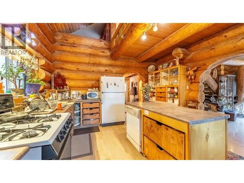 7349 Majestic Road, Kingsgate, BC - Indoor Photo Showing Kitchen