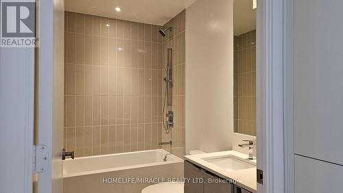 5602 - 3883 Quartz Road, Mississauga, ON - Indoor Photo Showing Bathroom