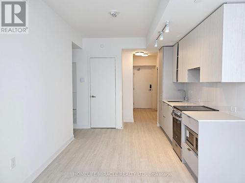 5602 - 3883 Quartz Road, Mississauga, ON - Indoor Photo Showing Kitchen