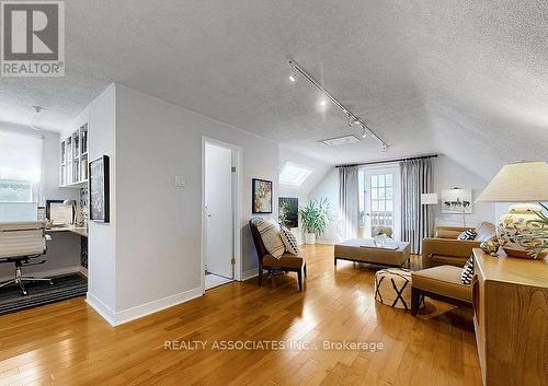 15 White Avenue, Toronto, ON - Indoor Photo Showing Other Room