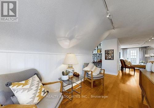 15 White Avenue, Toronto, ON - Indoor Photo Showing Other Room