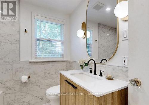 15 White Avenue, Toronto, ON - Indoor Photo Showing Bathroom