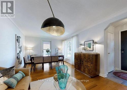 15 White Avenue, Toronto, ON - Indoor Photo Showing Living Room