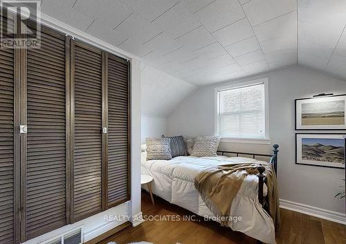 15 White Avenue, Toronto, ON - Indoor Photo Showing Bedroom