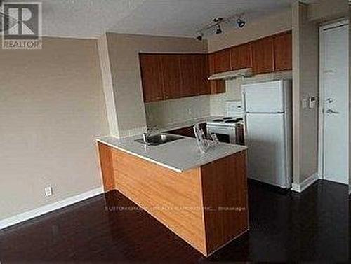 2306 - 36 Lee Centre Drive, Toronto, ON - Indoor Photo Showing Kitchen