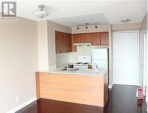 2306 - 36 Lee Centre Drive, Toronto, ON - Indoor Photo Showing Kitchen