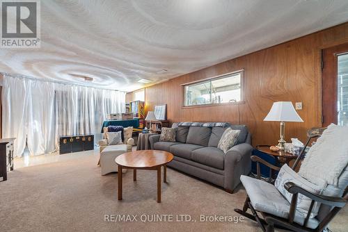 9 Sunset Drive, Belleville (Belleville Ward), ON - Indoor Photo Showing Living Room
