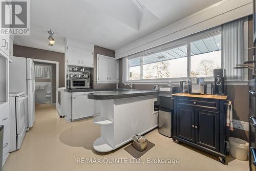 9 Sunset Drive, Belleville (Belleville Ward), ON - Indoor Photo Showing Kitchen