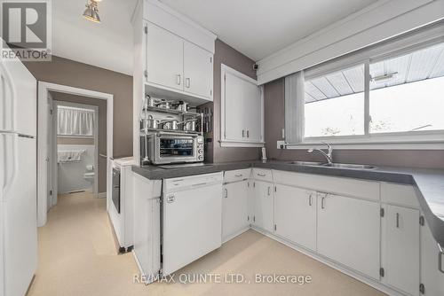 9 Sunset Drive, Belleville (Belleville Ward), ON - Indoor Photo Showing Kitchen
