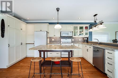 849 Beach Boulevard, Hamilton, ON - Indoor Photo Showing Kitchen