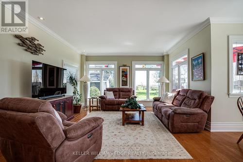 849 Beach Boulevard, Hamilton, ON - Indoor Photo Showing Living Room