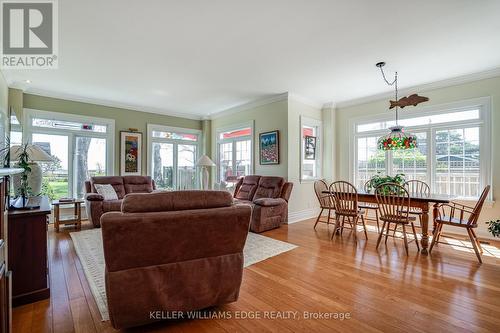 849 Beach Boulevard, Hamilton, ON - Indoor Photo Showing Living Room