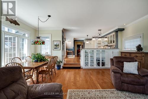 849 Beach Boulevard, Hamilton, ON - Indoor Photo Showing Living Room