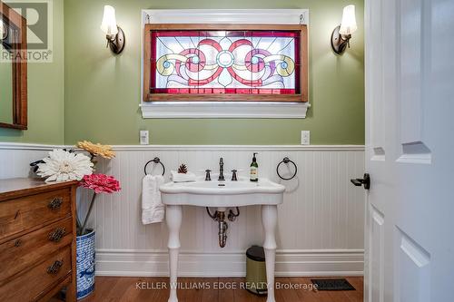 849 Beach Boulevard, Hamilton, ON - Indoor Photo Showing Bathroom