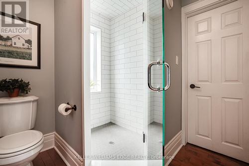849 Beach Boulevard, Hamilton, ON - Indoor Photo Showing Bathroom