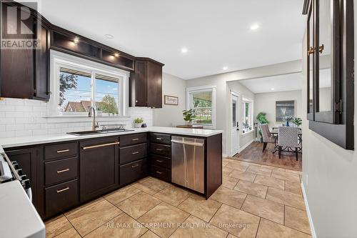 49 Erie Avenue N, Haldimand, ON - Indoor Photo Showing Kitchen With Upgraded Kitchen