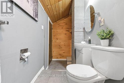 160 Burnstown Road, Mcnab/Braeside, ON - Indoor Photo Showing Bathroom
