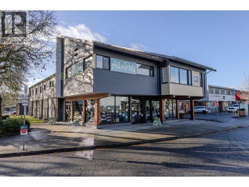 5641 COWRIE STREET  Sechelt, BC V0N 3A0