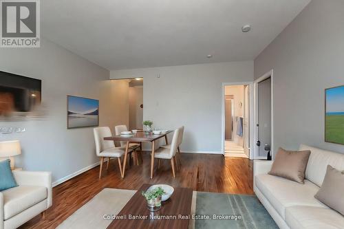 409 - 60 Old Mill Road, Oakville (Oo Old Oakville), ON - Indoor Photo Showing Living Room