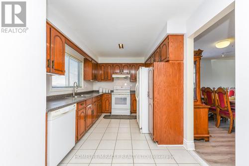 2291 Marzipan Court, Mississauga, ON - Indoor Photo Showing Kitchen
