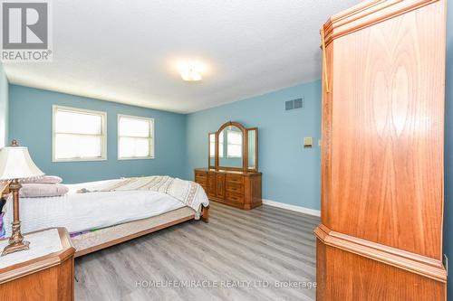 2291 Marzipan Court, Mississauga, ON - Indoor Photo Showing Bedroom