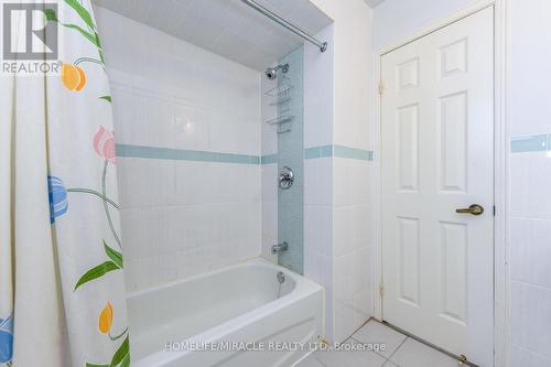 2291 Marzipan Court, Mississauga, ON - Indoor Photo Showing Bathroom