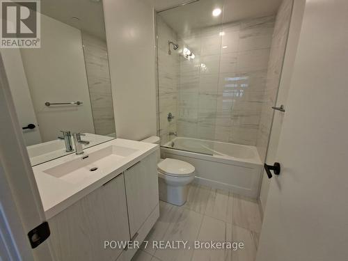 4012 - 8 Interchange Way, Vaughan, ON - Indoor Photo Showing Bathroom