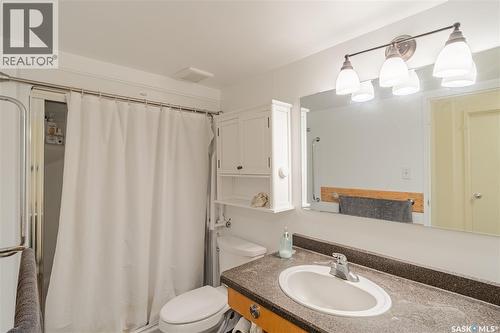 329 65 Westfield Drive, Regina, SK - Indoor Photo Showing Bathroom