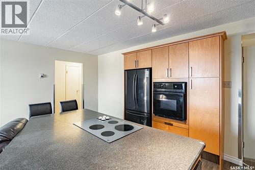 329 65 Westfield Drive, Regina, SK - Indoor Photo Showing Kitchen