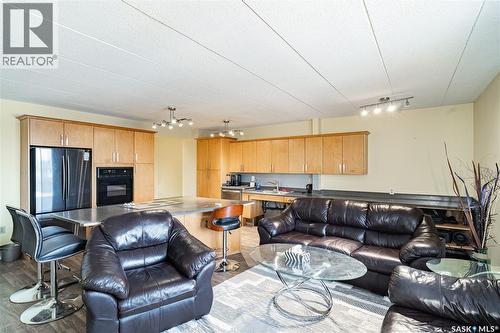 329 65 Westfield Drive, Regina, SK - Indoor Photo Showing Living Room