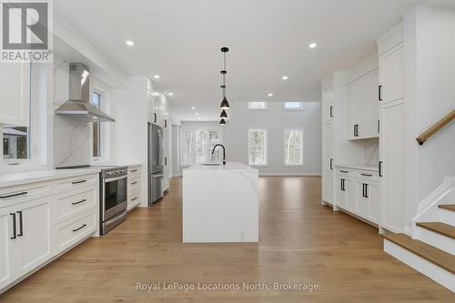 118 Valerie Crescent, Wasaga Beach, ON - Indoor Photo Showing Kitchen With Upgraded Kitchen