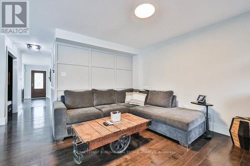 4429 Vallence Drive, Burlington, ON - Indoor Photo Showing Living Room