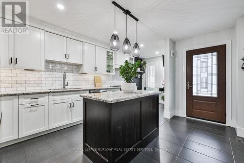 4429 Vallence Drive, Burlington, ON - Indoor Photo Showing Kitchen With Upgraded Kitchen