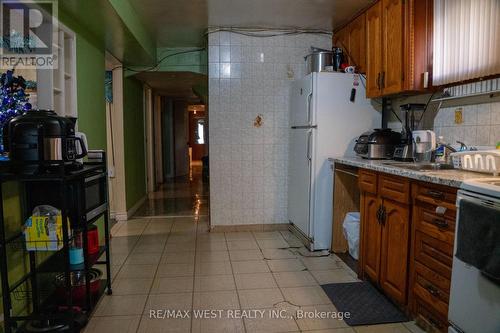 3 Lakeland Drive, Toronto, ON - Indoor Photo Showing Kitchen