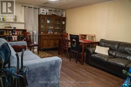 3 Lakeland Drive, Toronto, ON - Indoor Photo Showing Living Room