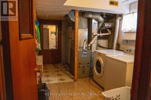 3 Lakeland Drive, Toronto, ON - Indoor Photo Showing Laundry Room