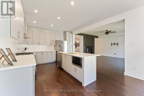 617 Kenabeek Terrace, Ottawa, ON - Indoor Photo Showing Kitchen