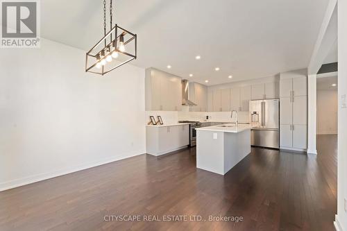 617 Kenabeek Terrace, Ottawa, ON - Indoor Photo Showing Kitchen