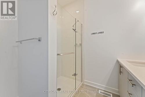 617 Kenabeek Terrace, Ottawa, ON - Indoor Photo Showing Bathroom