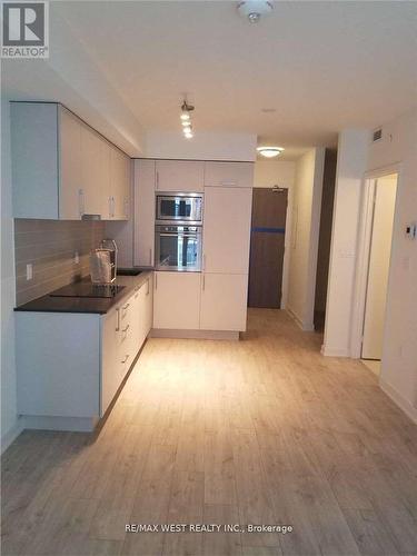 523 - 576 Front Street, Toronto, ON - Indoor Photo Showing Kitchen