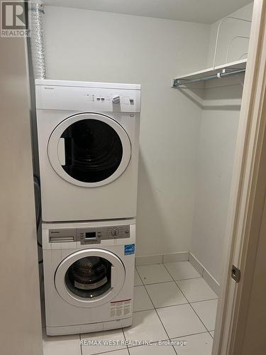 523 - 576 Front Street, Toronto, ON - Indoor Photo Showing Laundry Room