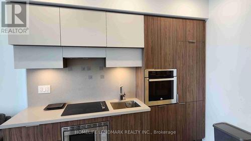 2410 - 39 Roehampton Avenue W, Toronto, ON - Indoor Photo Showing Kitchen