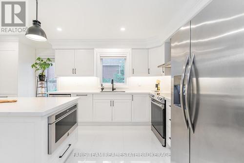 6 Alana Drive, Springwater, ON - Indoor Photo Showing Kitchen With Upgraded Kitchen