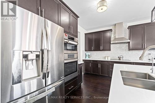 13 Fenchurch Drive, Brampton, ON - Indoor Photo Showing Kitchen With Stainless Steel Kitchen With Upgraded Kitchen
