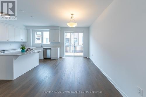3028 Merrick Road, Oakville, ON - Indoor Photo Showing Kitchen