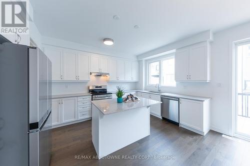 3028 Merrick Road, Oakville, ON - Indoor Photo Showing Kitchen