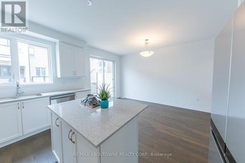 3028 Merrick Road, Oakville, ON - Indoor Photo Showing Kitchen
